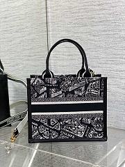 Dior Small Book Tote Black White Plan de Paris 26.5x22x14cm - 6