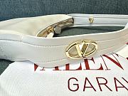 Valentino Garavani Hobo White Shoulder Bag 30x24x3cm - 4