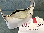 Valentino Garavani Hobo White Shoulder Bag 30x24x3cm - 2