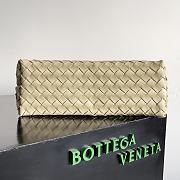 Bottega Veneta Medium Andiamo Beige 32.5x24x12cm - 4