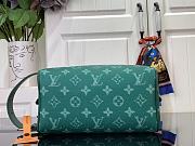 Louis Vuitton LV Locker Dopp Kit Green 23 x 13 x 12 cm - 4