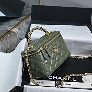 Chanel 24B Vanity Case Green Lambskin 19x9.5x8cm - 6