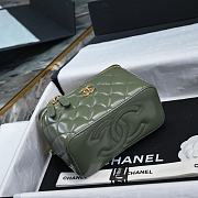 Chanel 24B Vanity Case Green Lambskin 19x9.5x8cm - 5