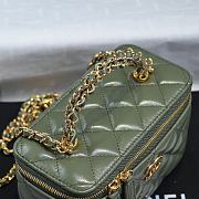 Chanel 24B Vanity Case Green Lambskin 19x9.5x8cm - 3