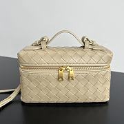 Bottega Veneta Vanity Case Crossbody Bag Beige 22x12.5x5cm - 1