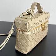 Bottega Veneta Vanity Case Crossbody Bag Beige 22x12.5x5cm - 4