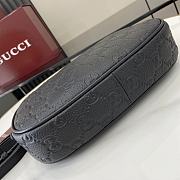 Gucci GG Emblem Small Shoulder Bag Black 25.5x20x5cm - 6