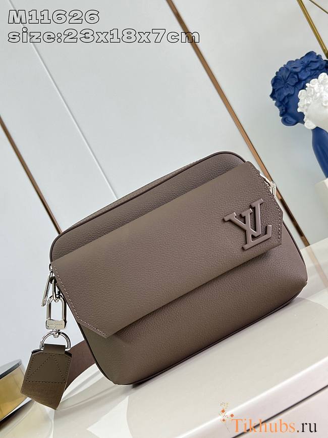 Louis Vuitton LV Fastline Messenger Brown 23.5x18x7cm  - 1