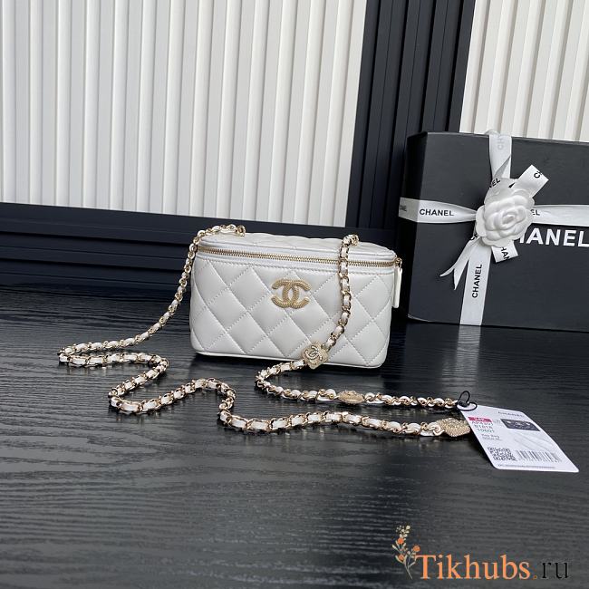 Chanel 24k Vanity White Lambskin 17cm - 1