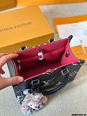 Louis Vuitton LV Onthego PM Black Beige 25cm - 5