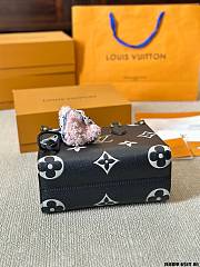 Louis Vuitton LV Onthego PM Black Beige 25cm - 4