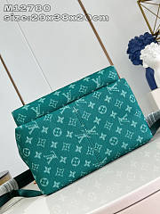 Louis Vuitton LV Discovery PM Green 38x29x20cm - 5