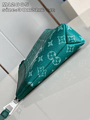 Louis Vuitton LV Pochette Voyage Souple Green 30x21x7.5cm - 5