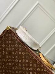 Louis Vuitton LV Loop PM White Ostrich 23x13x6cm - 5
