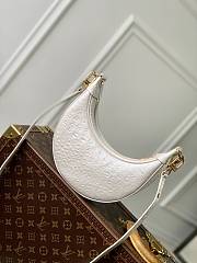 Louis Vuitton LV Loop PM White Ostrich 23x13x6cm - 4
