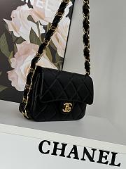 Chanel Small Flap Bag Lambskin Gold Black 21x14x7cm - 4