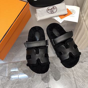 Hermès Chypre Sandals Shearling Black 