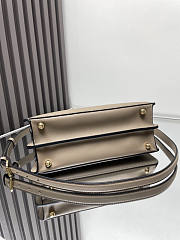 Fendi Peekaboo Bag Light Grey 27x21x11cm - 2