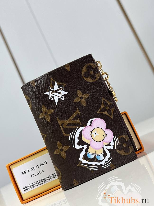 Louis Vuitton LV Lisa Wallet Monogram 9x11.5x1.5cm  - 1