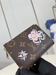 Louis Vuitton LV Lisa Wallet Monogram 9x11.5x1.5cm  - 2