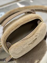 Prada ÉCru/noisette Odette Shearling Bag 19.5x13x6cm - 6