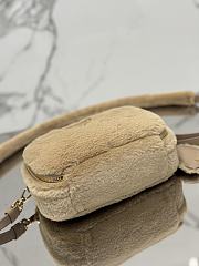 Prada ÉCru/noisette Odette Shearling Bag 19.5x13x6cm - 5