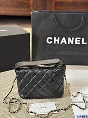 Chanel Black Lambskin Bag 20x15cm - 2