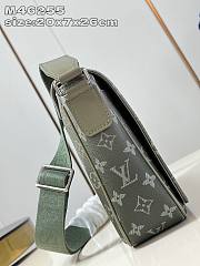 Louis Vuitton LV District PM Khaki Green 26x20x7cm - 4