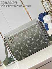 Louis Vuitton LV District PM Khaki Green 26x20x7cm - 3
