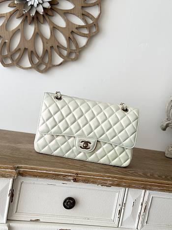 Chanel Flap Bag White Iridescent Lambskin Gold 25cm