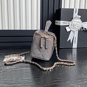 Chanel Vanity Case Top Handle Grey Patent 17cm - 4