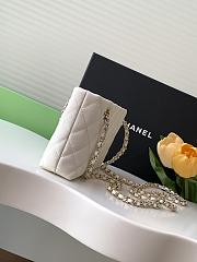 Chanel Classic Clutch With Strap White Caviar 20x11x9cm - 2