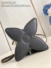 Louis Vuitton LV Bloom PM Bag Black 21x16x21cm - 2