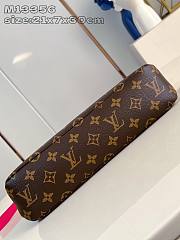 Louis Vuitton LV Pochette Voyage Souple Pink 30x21x7.5cm - 5
