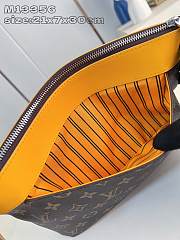 Louis Vuitton LV Pochette Voyage Souple Yellow 30x21x7.5cm - 4