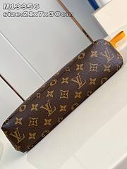 Louis Vuitton LV Pochette Voyage Souple Yellow 30x21x7.5cm - 3