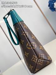 Louis Vuitton LV Pochette Voyage Green Souple 30x21x7.5cm - 5