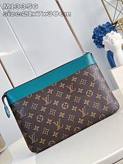 Louis Vuitton LV Pochette Voyage Green Souple 30x21x7.5cm - 3