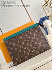 Louis Vuitton LV Pochette Voyage MM Green 27x21x6cm - 4