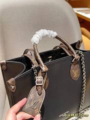 Louis Vuitton LV Onthego MM Black 35cm - 2