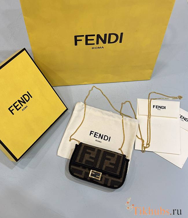 Fendi Nano Baguette Bag 10x2x7cm  - 1