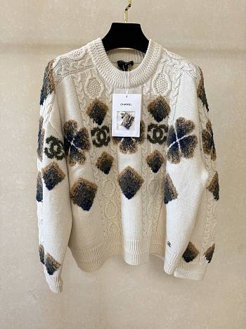 Chanel White Sweater 02
