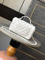 Chanel Top Handle Bag White Lambskin 20x12.5x6cm  - 2