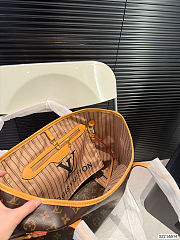 Louis Vuitton LV Neverfull MM Roses Monogram Canvas 31x28x14cm - 6