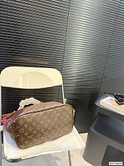 Louis Vuitton LV Neverfull MM Roses Monogram Canvas 31x28x14cm - 5