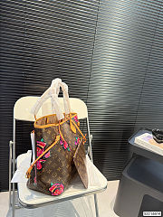 Louis Vuitton LV Neverfull MM Roses Monogram Canvas 31x28x14cm - 3