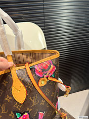 Louis Vuitton LV Neverfull MM Roses Monogram Canvas 31x28x14cm - 2