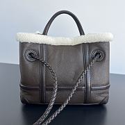 Bottega Veneta Andiamo Small Leather Shearling Top Handle Bag 25x22x10.5cm - 4