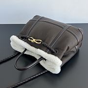 Bottega Veneta Andiamo Medium Leather Shearling Top Handle Bag 32.5x24x12cm - 5