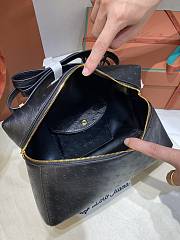 Loro Piana Extra Bag L27 Ostrich Leather Black 27x10x16cm - 5
